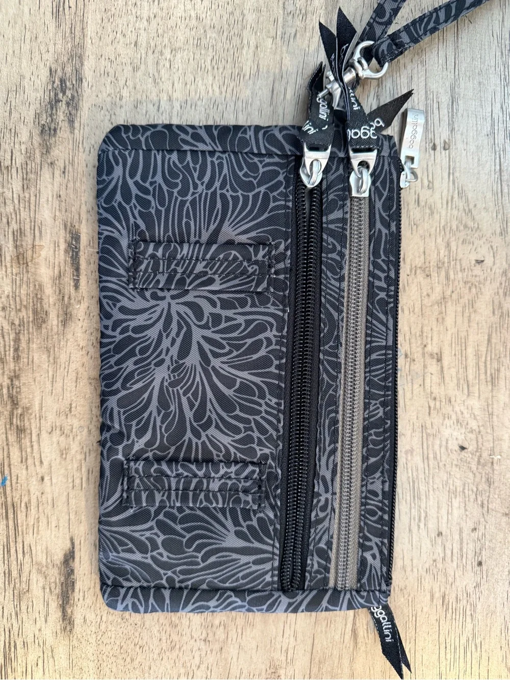 Baggallini Black and Gray Floral Zip Card Wallet Wristlet
